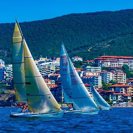 Palace Marina Dinevi ホテル