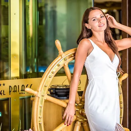 Szálloda Palace Marina Dinevi 5*