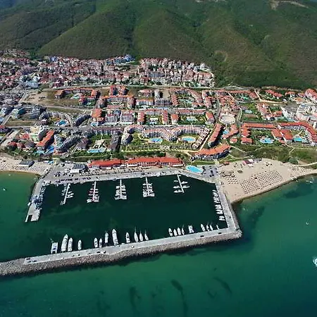 Hotel Palace Marina Dinevi 5*